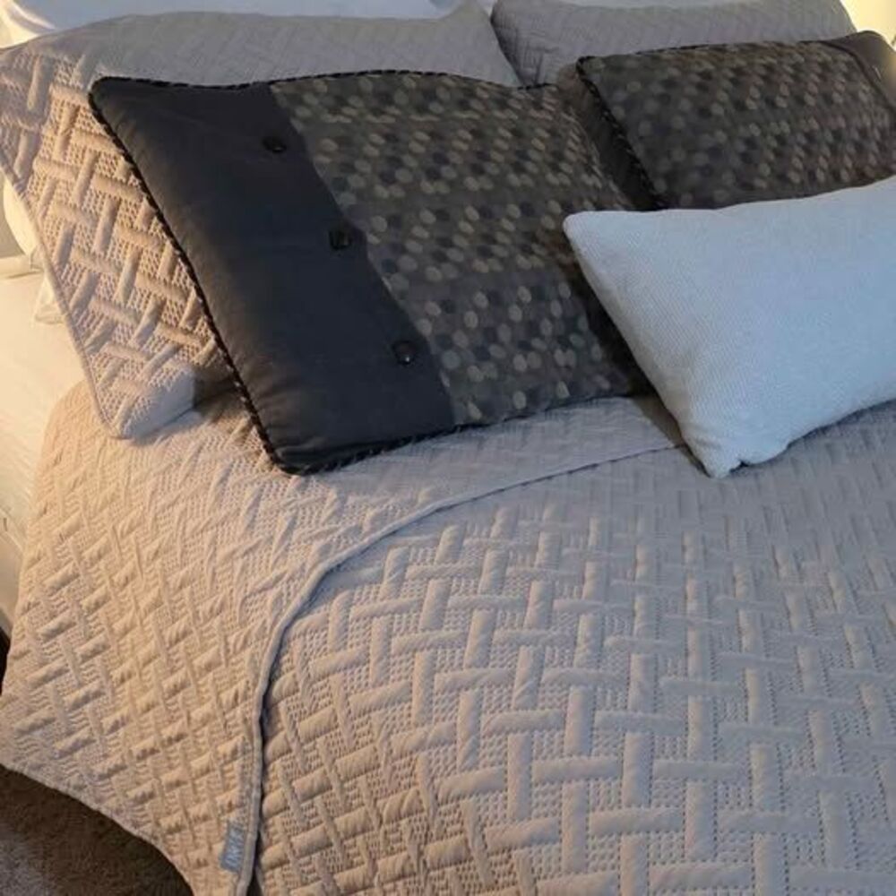 Queen Tan/ Taupe Waffle Style Comforter Set with Two Shams